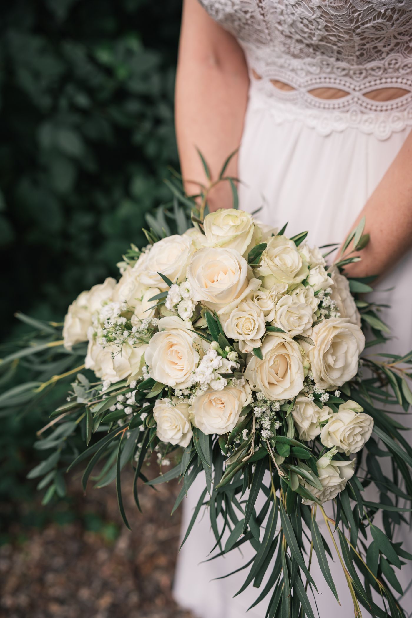 Romantic wedding floral details in soft, natural colors